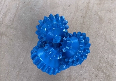 لقمة أسنان فولاذية